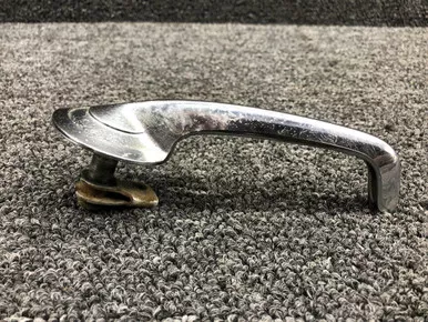 0511303-1 / 0511227-6 Cessna 172 Interior Cabin Door Handle RH W/ Shaft